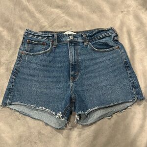 A&F 4” Mom Short high rise